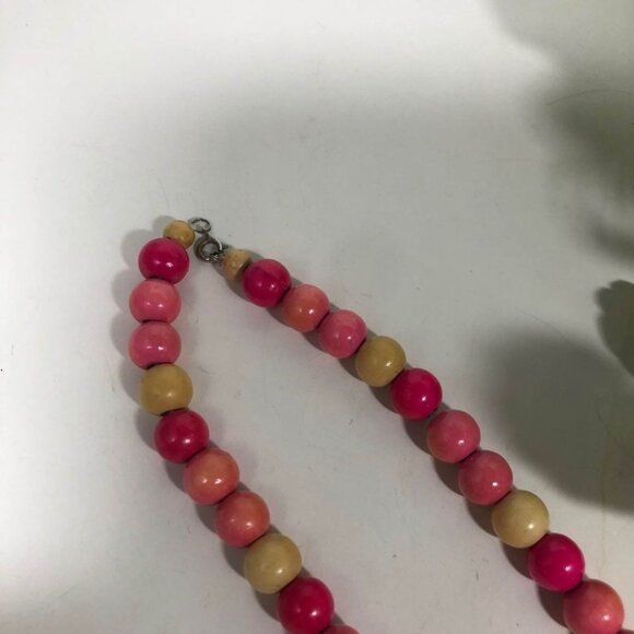 Shades of Pink Tan Wood Beaded 26 Inch Chunky Statement Colorful Necklace - Picture 5 of 5